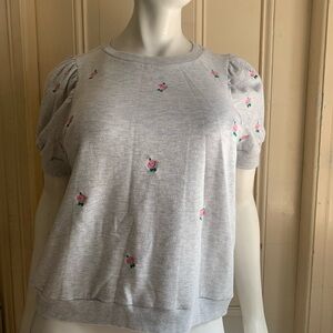 Chelsea & Theodore Light Gray Floral Short Sleeve Sweatshirt